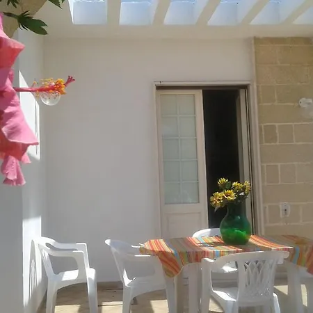 Nyaraló Felice *